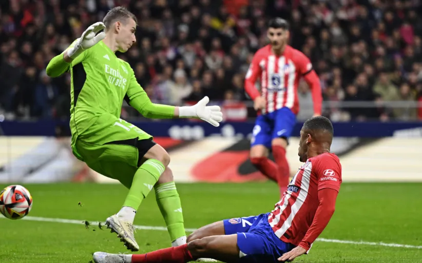 Tactical Keys and Expert Predictions